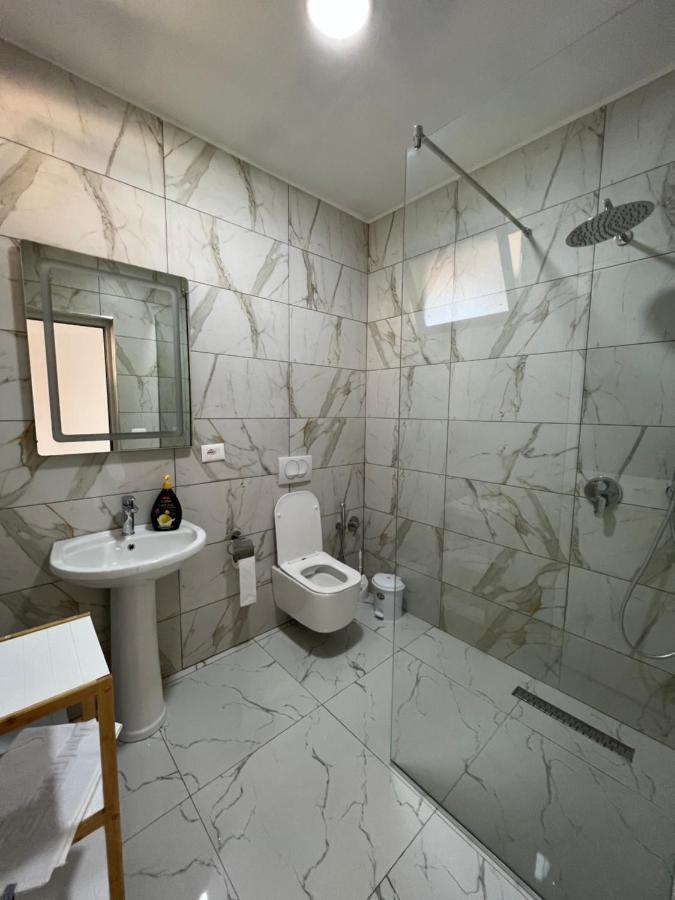 Restorant Hotel Xheni Durrës Exteriör bild