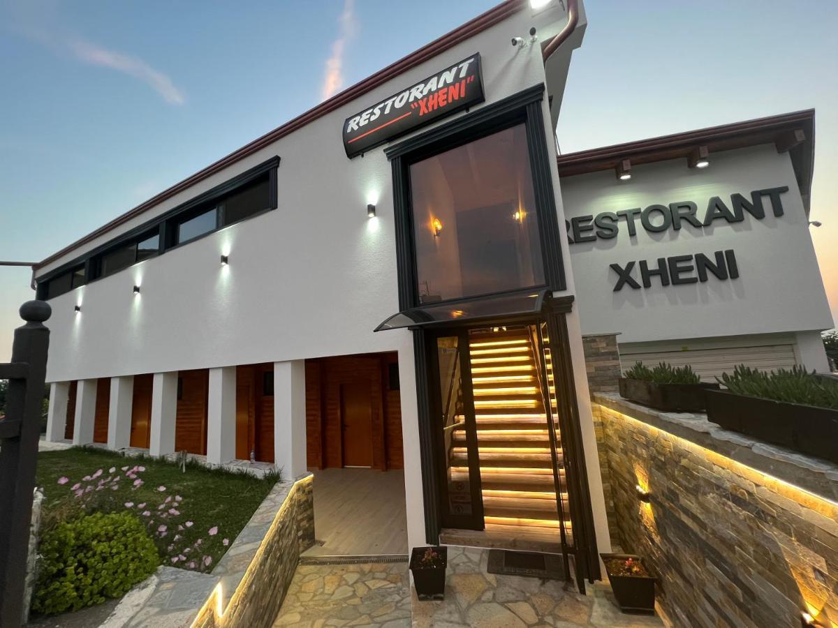 Restorant Hotel Xheni Durrës Exteriör bild