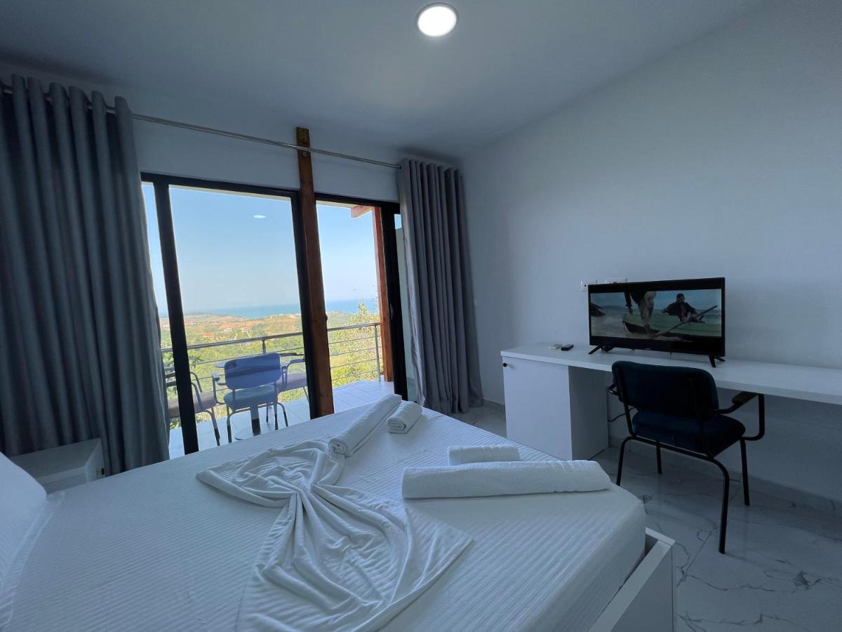 Restorant Hotel Xheni Durrës Exteriör bild